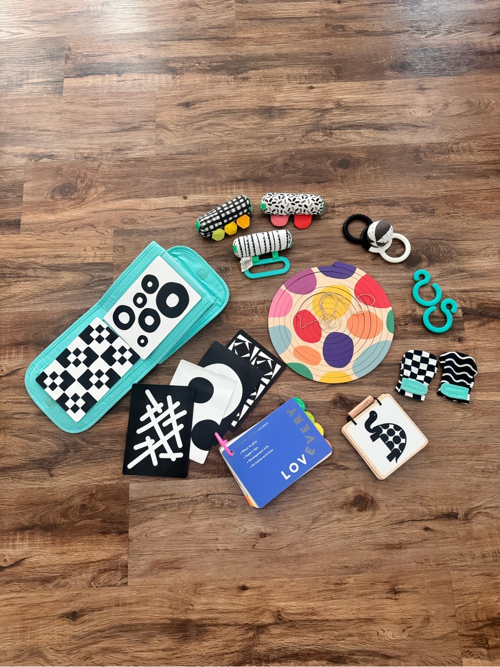 LOVEVERY The Looker Play Kit - Weeks 0-12+